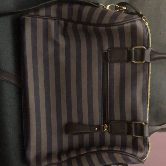 Adrienne Vittadini Boston bag. Brown/dark brown. - Picture 3 of 4